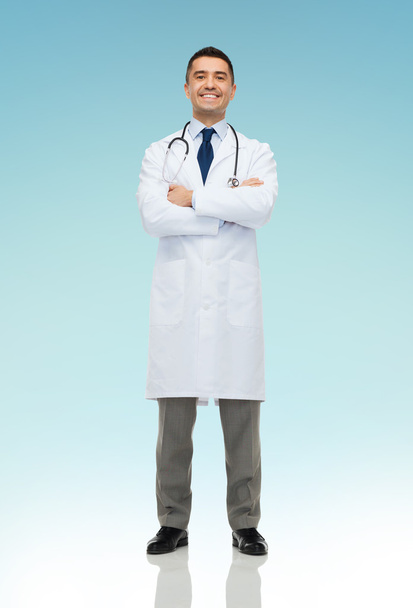 smiling male doctor in white coat - Zdjęcie, obraz