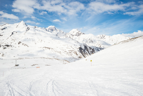 Majestosos picos de montanha nos Alpes
 - Foto, Imagem