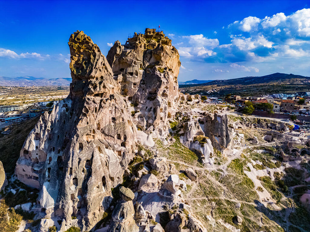 Вид на замок Учисар в провинции Невшехир в Каппетии, Турция. - Фото, изображение