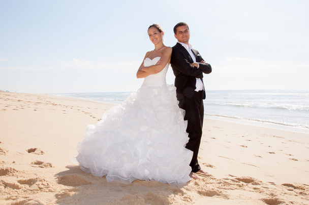 pareja de boda en la playa - Foto, imagen