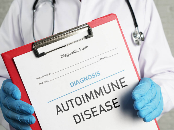 Auto-immuunziekte of auto-immuunziekten wordt weergegeven met behulp van een tekst - Foto, afbeelding