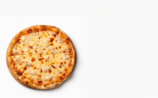 Pizza auf weissen Hintergrund - Photo, image