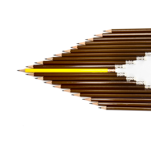 Деревянный карандаш организовать в качестве головы стрелки с одним различным
 - Фото, изображение