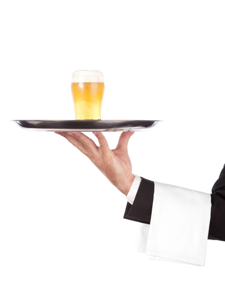 σερβιτόρος με δίσκο και ποτήρι μπύρα - Φωτογραφία, εικόνα