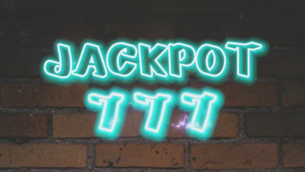 Jackpot 777 νέον λέξη στο φόντο τοίχο τούβλο - Πλάνα, βίντεο