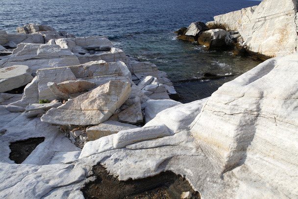 Aegean shore in Greece, Thassos island - waves and rocks - Foto, Imagen