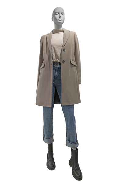 Full length female mannequin dressed in beige wool coat and blue jeans, isolated on white background with clipping path. Female autumn outfit - Foto, Bild