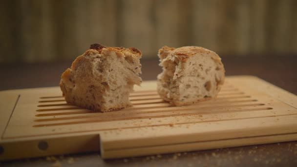 Čerstvé pečené celozrnné produkty z pšenice Gurmánské ruční práce - Záběry, video
