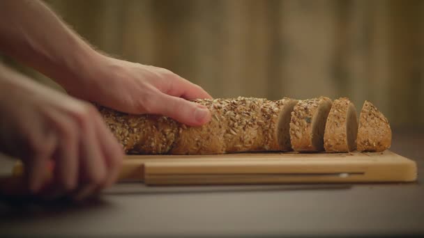 Čerstvé pečené celozrnné produkty z pšenice Gurmánské ruční práce - Záběry, video