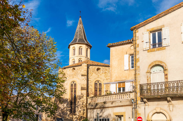 A Szent Jean Baptiste templom harangtornya, Castelnaudary, Aude, Occitanie, Franciaország - Fotó, kép