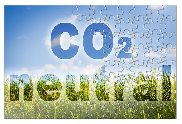 CO2 Нейтральне зображення тексту проти сільської сцени у формі головоломки - Фото, зображення