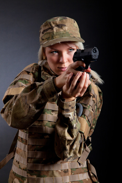 Beautiful army girl with rifle - Foto, imagen