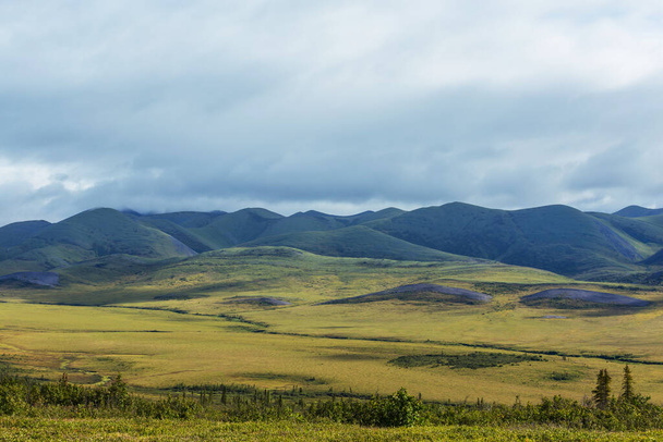 Tundra paisajes sobre el círculo ártico - Foto, imagen