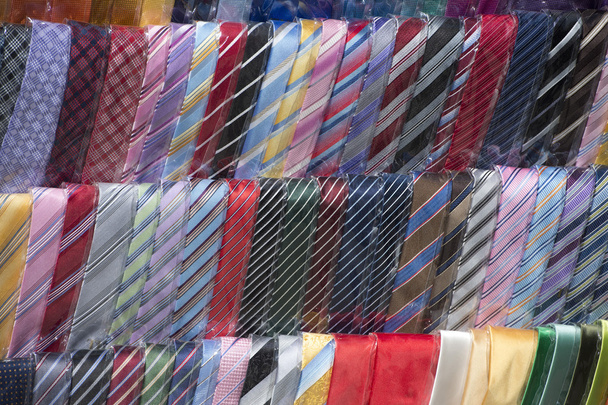 Jedwabny krawat na wyświetlaczu - Zdjęcie, obraz