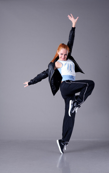 Young woman dancing - Fotoğraf, Görsel