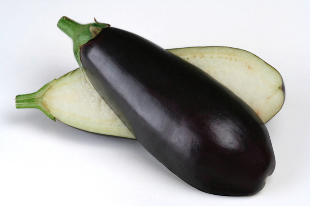 Fresh Halved aubergine - Foto, Imagen