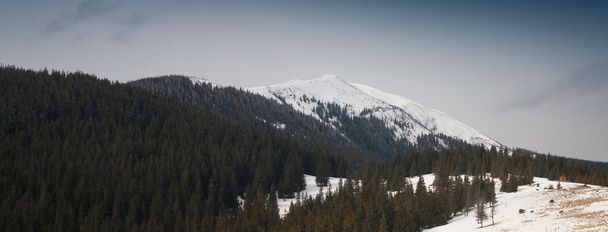 Взимку гірський ландшафт
 - Фото, зображення