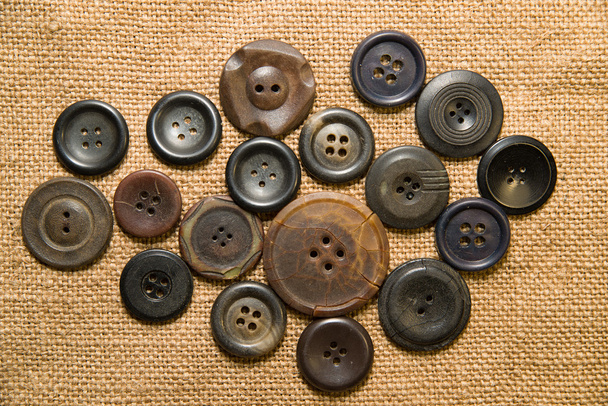Un montón de botones viejos en el paño viejo
 - Foto, Imagen