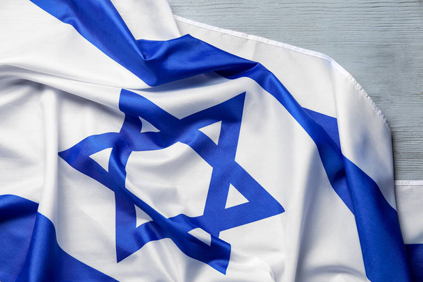 Izraelská vlajka na šedém dřevěném pozadí - Fotografie, Obrázek