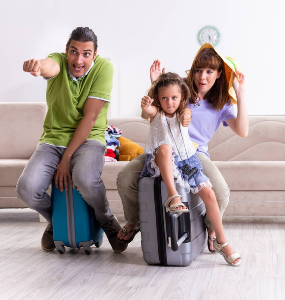 die glückliche Familienplanung Urlaubsreise - Foto, Bild