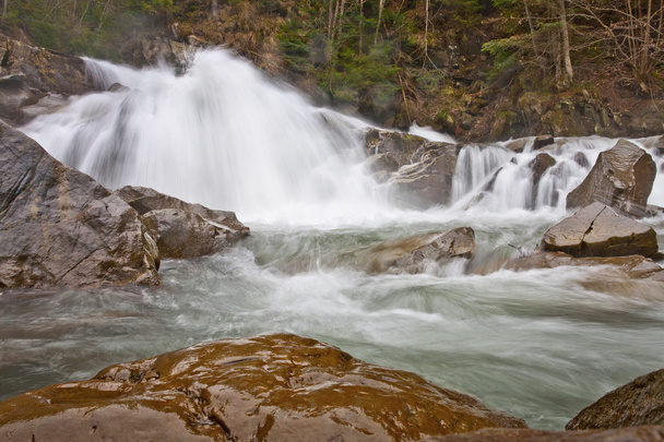Водоспад у Карпатських горах - Фото, зображення