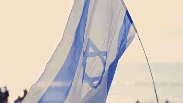 風の中を飛んでいるイスラエルの国旗 - 映像、動画