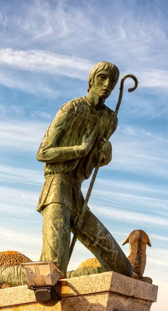 Monumento a Juan de Rivas, pastor de Colomera, Santuário da Virgen de la Cabeza, Andujar, Andaluzia, Espanha - Foto, Imagem
