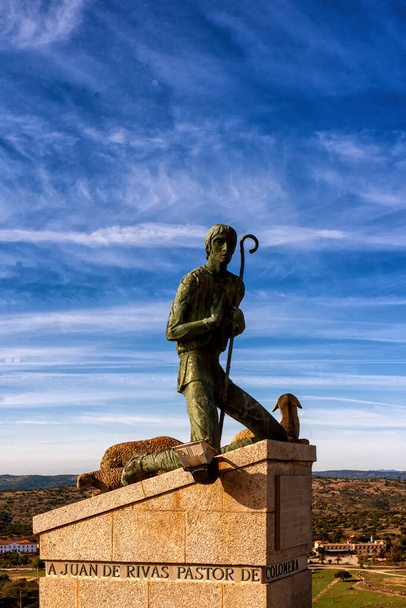 Monument voor Juan de Rivas, herder van Colomera, Heiligdom van de Virgen de la Cabeza, Andujar, Andalusië, Spanje - Foto, afbeelding
