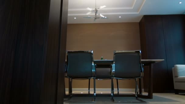 Intérieur de la salle de réunion à l'hôtel
 - Séquence, vidéo