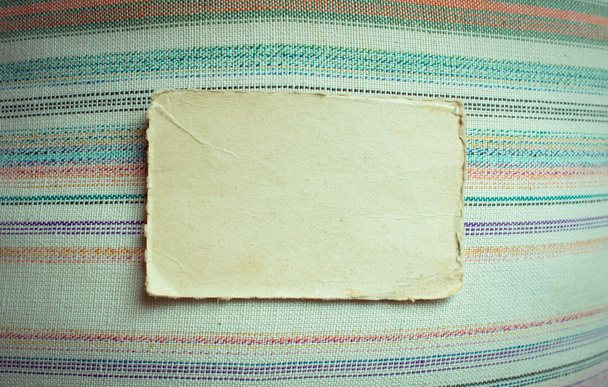 Vintage papier op textiel achtergrond - Foto, afbeelding