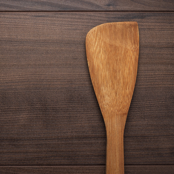 wooden spatula on the brown table - Foto, afbeelding