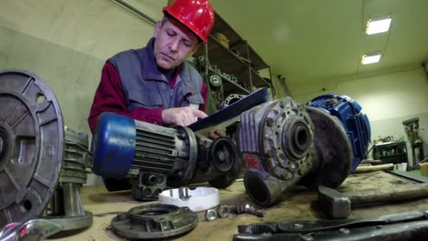 Maintenance Engineer Thinking - Footage, Video