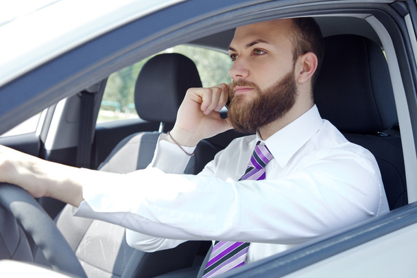 Cool business man on the phone in car - Zdjęcie, obraz