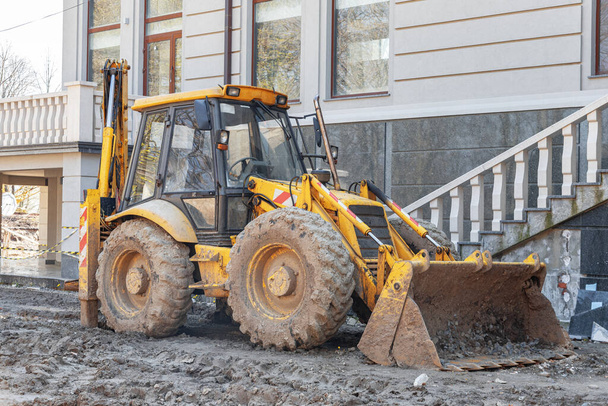 Un bulldozer de construction jaune faisant du travail. - Photo, image