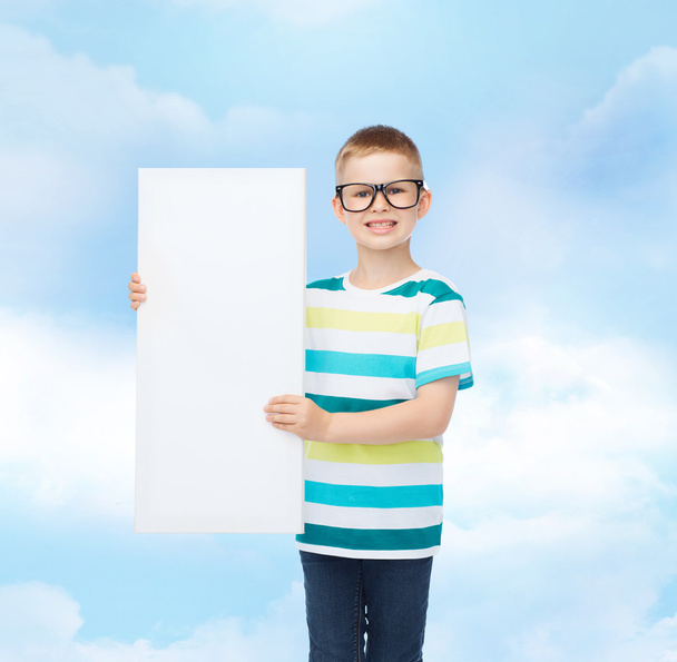 smiling boy in eyeglasses with white blank board - Φωτογραφία, εικόνα