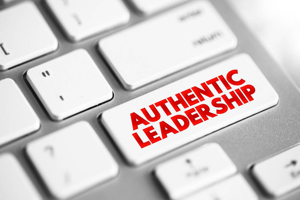 Authentische Führung ist ein wachsendes Feld in der akademischen Forschung, Textkonzept-Taste auf der Tastatur - Foto, Bild
