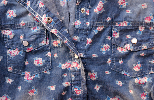 Vintage stijl van tapijt bloemen spijkerbroek shirt - Foto, afbeelding