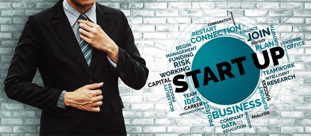 Start Up Business of Creative People Concept - Nowoczesny interfejs graficzny przedstawiający symbol przedsiębiorczości, funduszu i planu projektu zakładającego założenie nowego małego biznesu przez inteligentną grupę przedsiębiorców. uds - Zdjęcie, obraz
