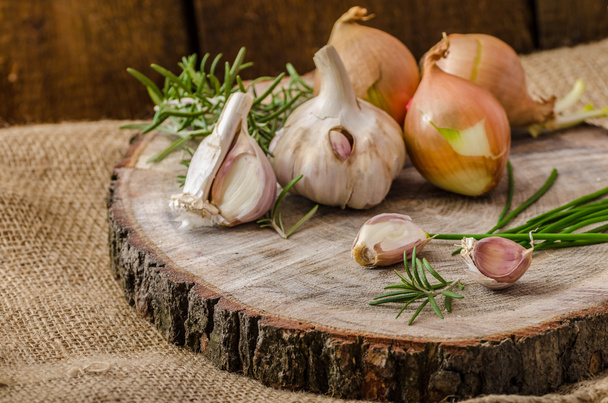 Onions, garlic and herbs bio from the garden - Photo, image
