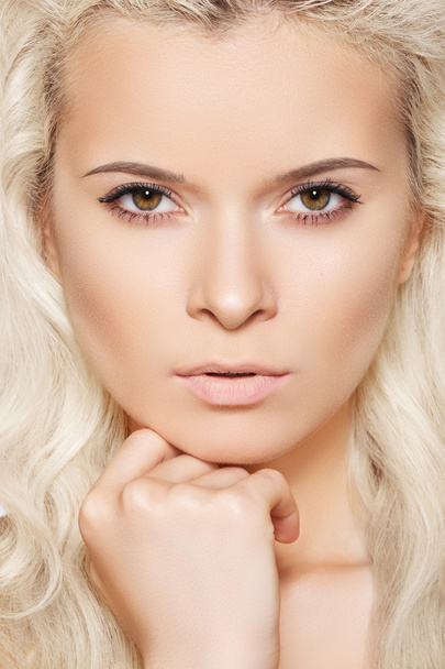 Alluring model face with naturel daily spa make-up and long blond hair - Φωτογραφία, εικόνα