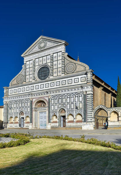 フィレンツェ, イタリア - 11月 24, 2023: サンタマリアノヴェッラのバシリカは,フィレンツェで最も重要な教会の一つです - 写真・画像