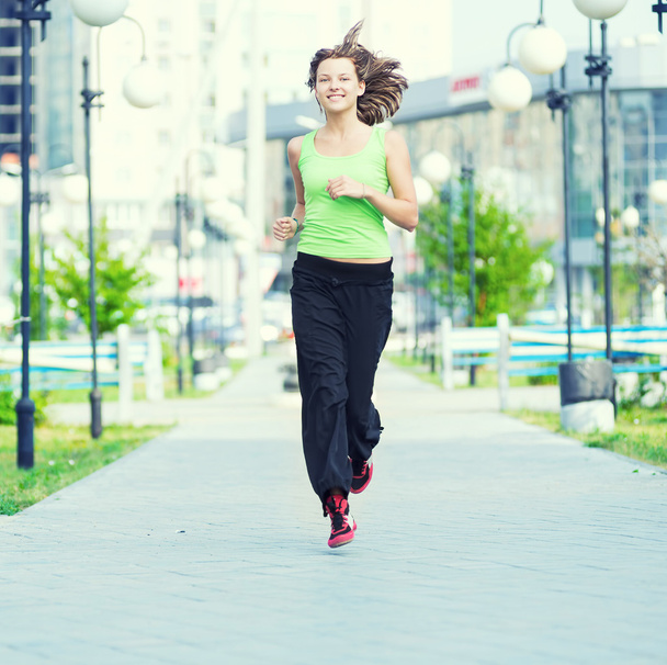 Woman jogging in city street park. - Zdjęcie, obraz