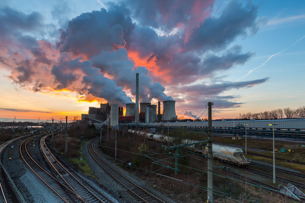 centrale elettrica al tramonto
 - Foto, immagini