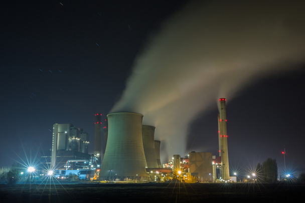 průmyslové uhelnou elektrárnu v noci  - Fotografie, Obrázek
