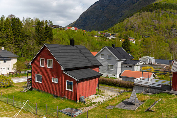 Skjolden - Norwegen - 16. Mai - 2023 - Haus - Foto, Bild