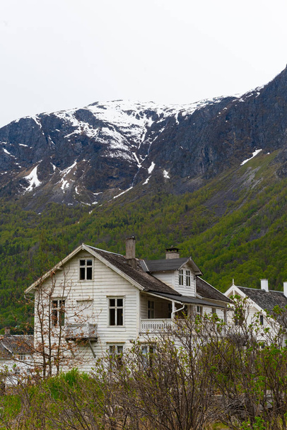Skjolden - Norvégia - május 16 - 2023 - Ház - Fotó, kép