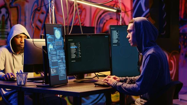 Graffiti ile gelen Asyalı hacker, yeraltı sığınağını boyadı, ve Philishing tekniğini kullanarak değerli verileri çalmaya başladı. Siber suçlular hassas bilgileri açığa çıkarmak için kullanıcıları kandırıyor - Fotoğraf, Görsel