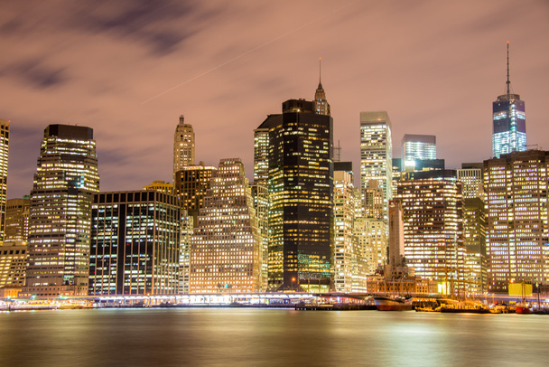 Panorama nocturne de Manhattan à New York, États-Unis - Photo, image