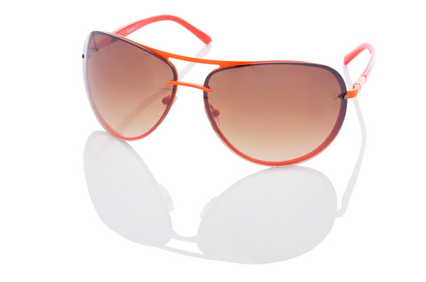 Eleganckie okulary przeciwsłoneczne odizolowane na białym - Zdjęcie, obraz