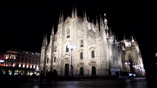 Sceny nocne - Katedra w Mediolanie - Materiał filmowy, wideo